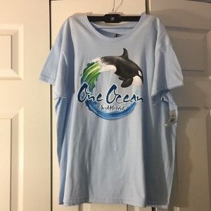 NWT SeaWorld extra large T-shirt